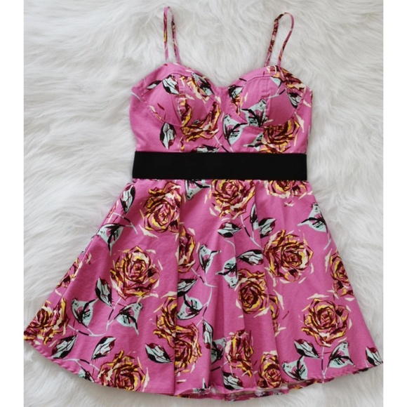 Dresses & Skirts - SUMMER FLORAL DRESS